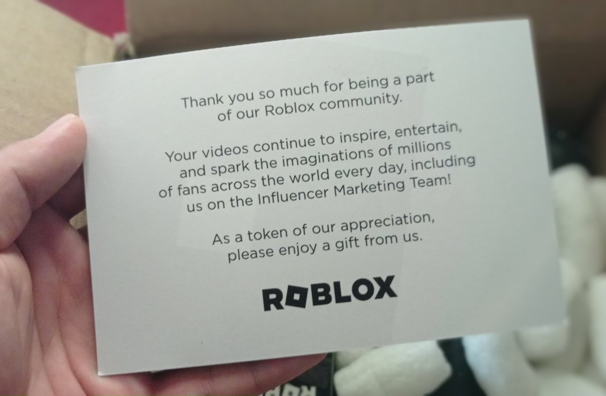 Raxitwo's tweet photo. Muchísimas gracias @Roblox @RobloxEspanol por el regalito! 💜😎

Cada vez más agradecido de ser parte de esta increíble plataforma y su comunidad 🥰

Gracias a todos los que me han apoyado hasta hoy y de nuevo muchas gracias a Roblox por este hermoso detalle! 🤩 https://t.co/ifBKg6AGEq