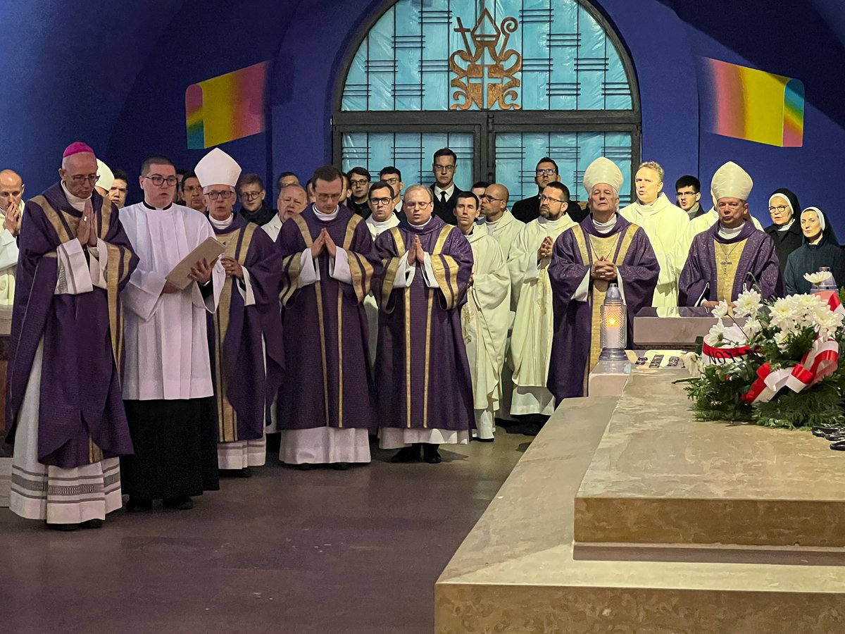 Abp Galbas: Każdemu śmierć jego własną daj, Panie...

katowicka.pl/o-diecezji/akt…