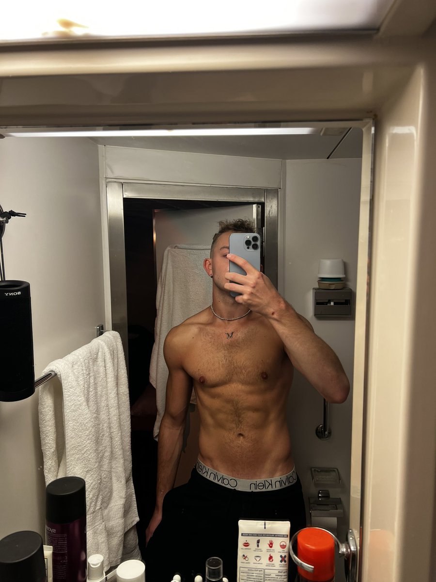 ottoalt20's tweet photo. bored in Barcelona https://t.co/zrRWZ1xPyP