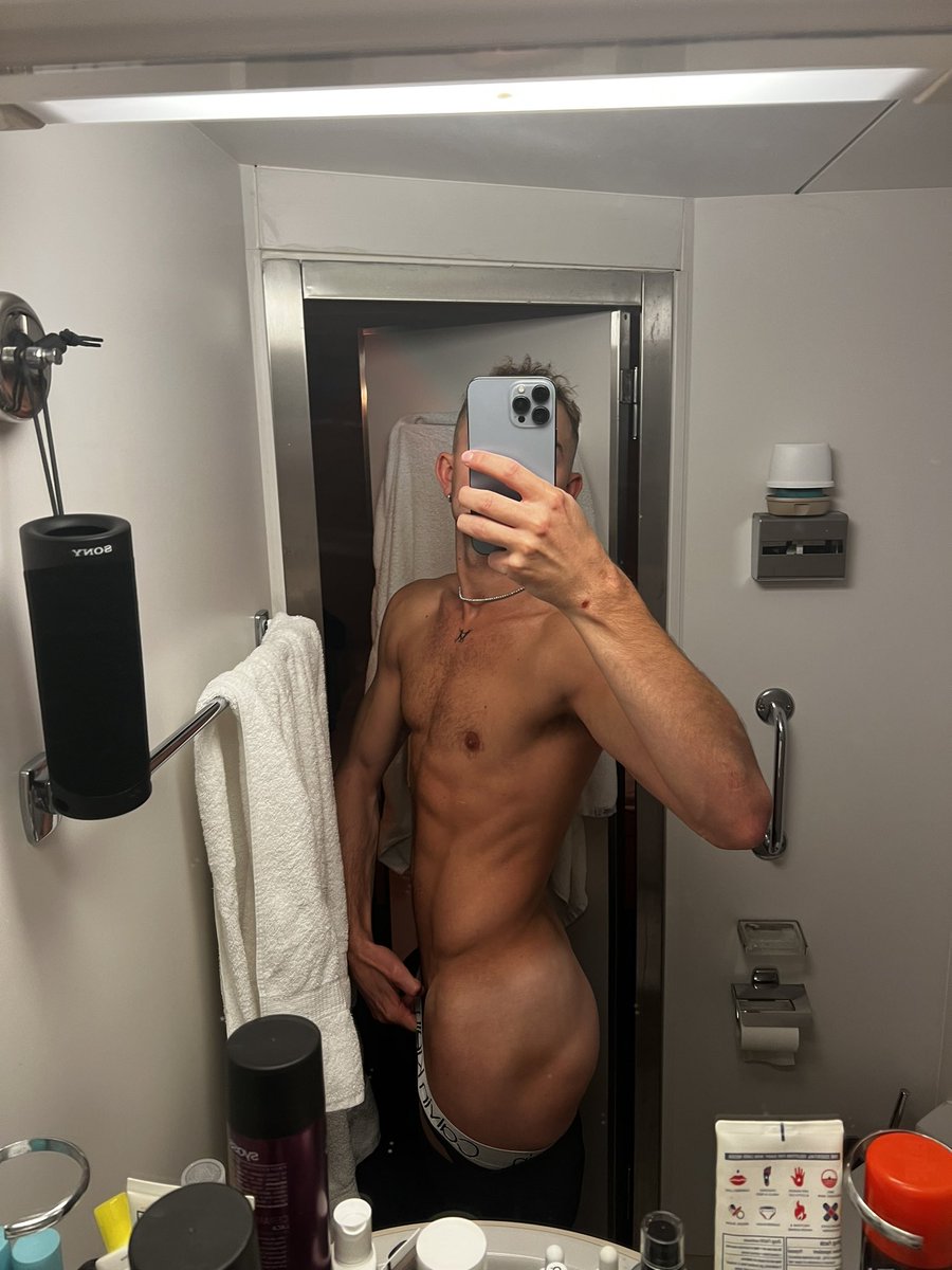 ottoalt20's tweet photo. bored in Barcelona https://t.co/zrRWZ1xPyP