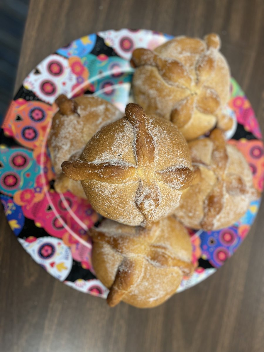 ⁦@pamschwallier⁩ ⁦<a href="/LakeshoreWO/">Lakeshore Elementary</a>⁩ ⁦<a href="/SenoritaNazario/">Karina Nazario</a>⁩ Feliz Día de los Muertos! 💀💀#pandemuerto