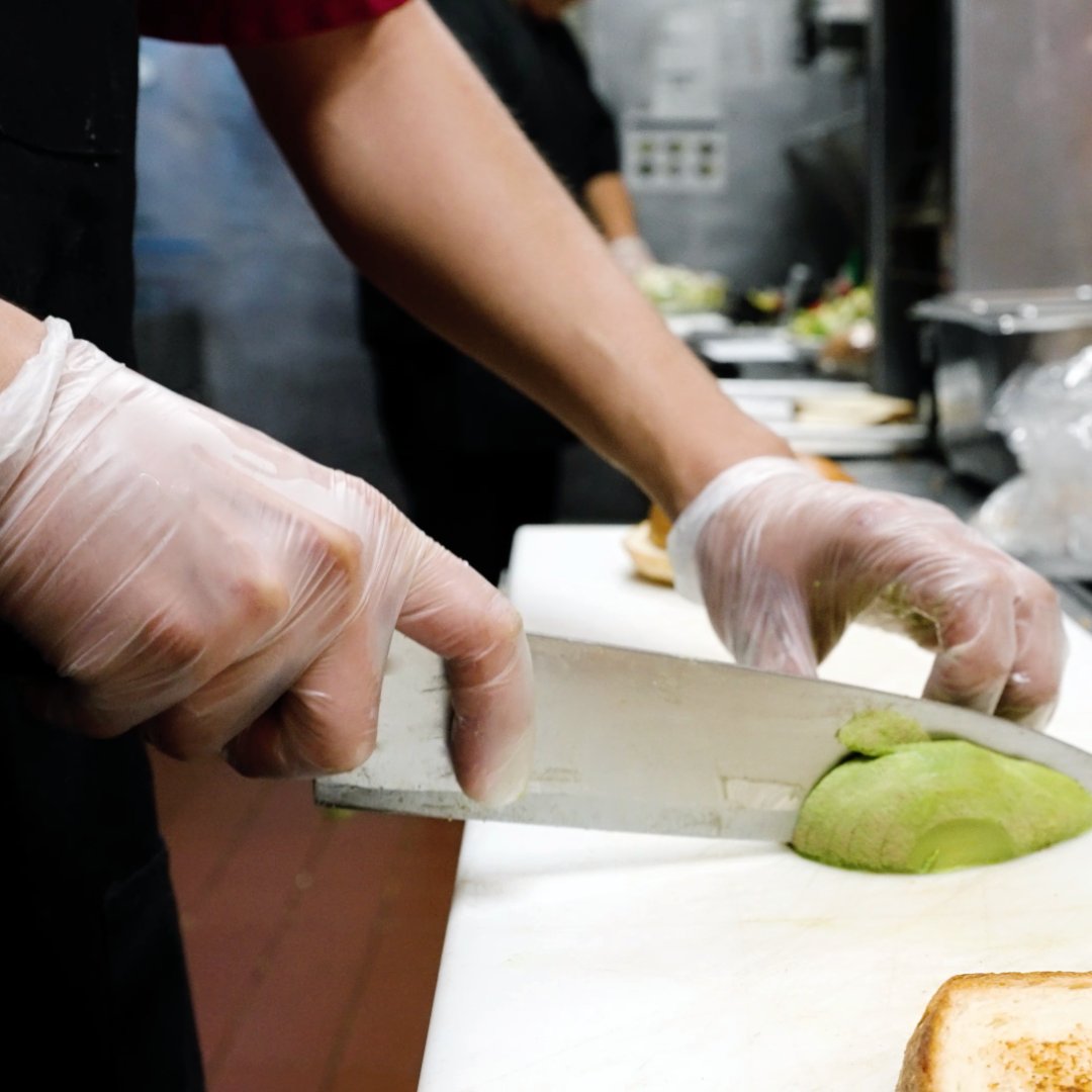 flyingstarcafe's tweet image. We know your meal is so much more than just what’s on your plate. Food is the community, food is a chance to stop, and food is, above all, family. Let our family feed yours. ⭐❤️ #madefresh