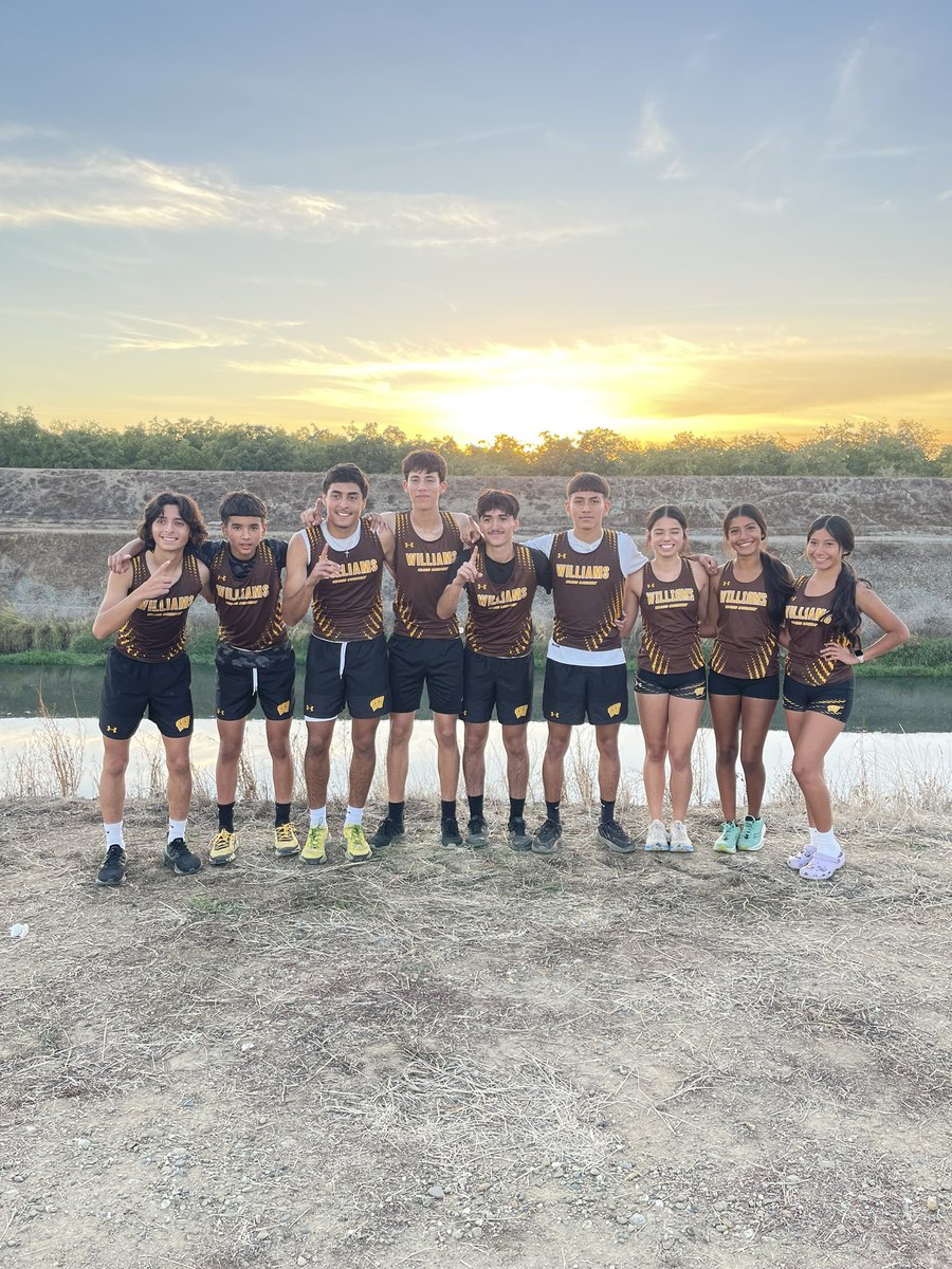 Back to back league champ! Next up, sections. Let’s gooo

I also want to congratulate the varsity boys team for winning league championship as well! The future is bright for Williams XC