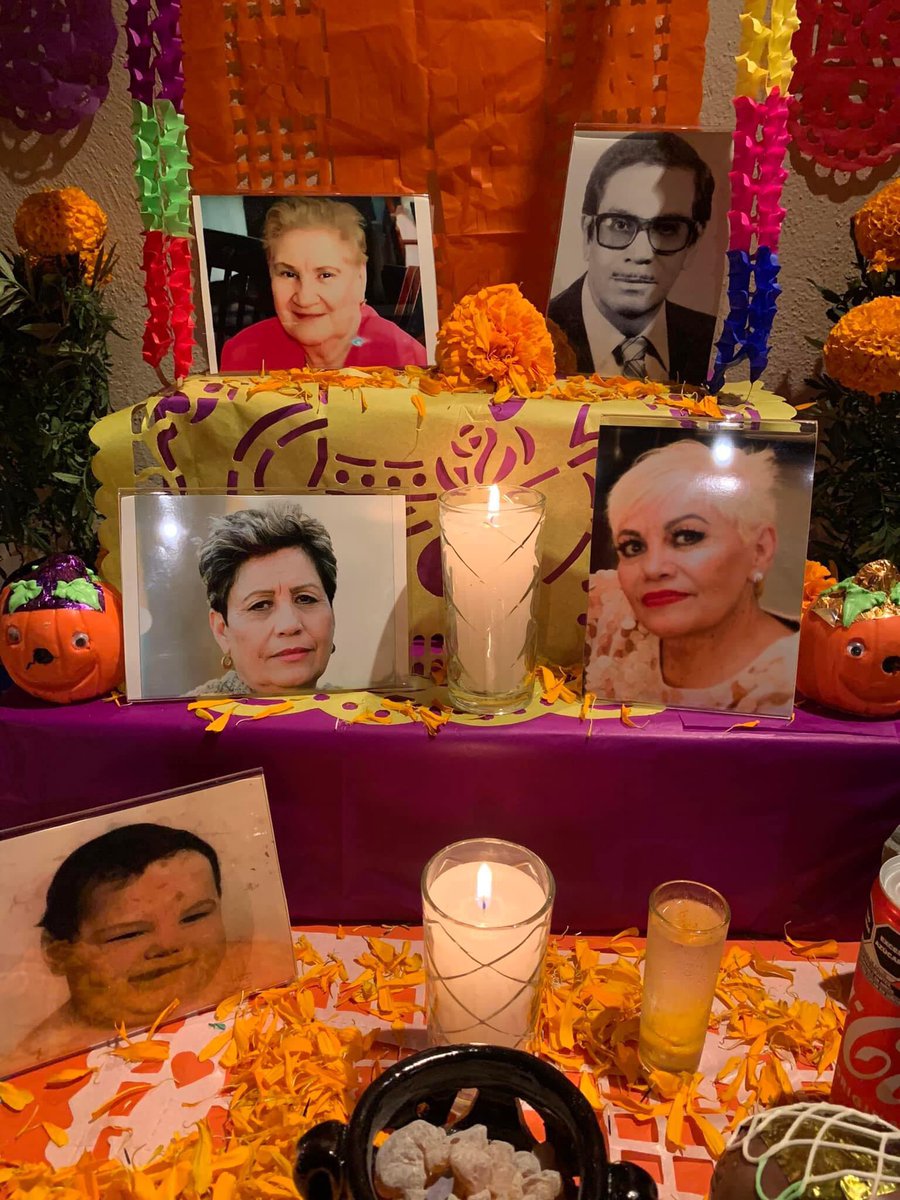 HugoRosalesB's tweet photo. Muchos años celebraba el día de los muertos como una tradición. Con el paso del tiempo me toco tener mis propios difuntos! Mi papá Abraham, mi mamá Bertha, mis hermanas Lety y Martha. Hoy les mando mis oraciones y los recuerdo con cariño. Que Dios los tenga en gloria! https://t.co/Dhtsa6G7PK