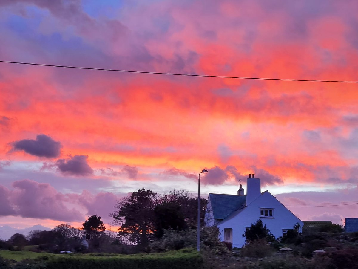 Dramatic skies over Amlwch, Anglesey tonight. #anglesey #sunsetphotography @AngleseyScMedia