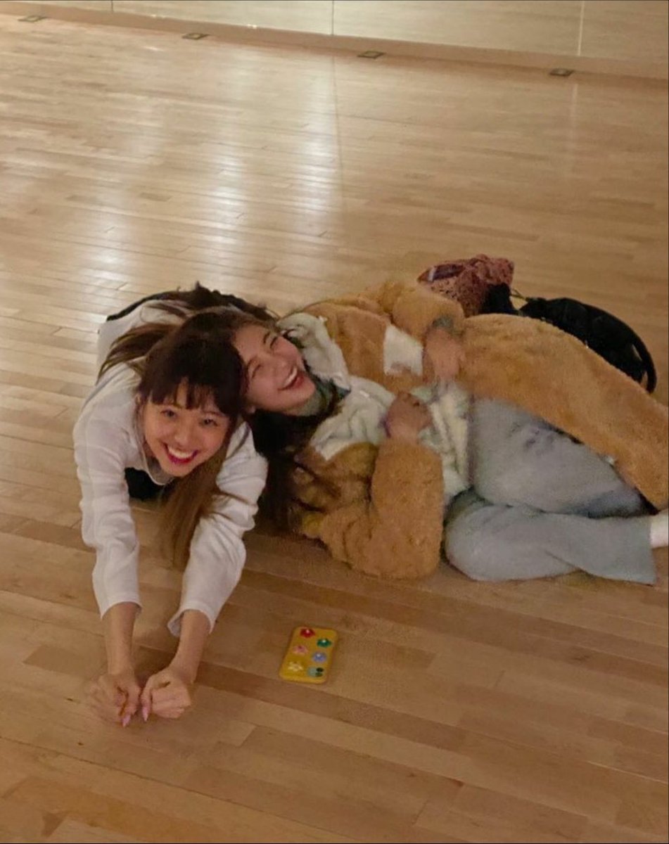 Tenemos mil historias que contar en estas salas de práctica, ya son parte de nuestro día a día en la chamba. ໒꒰ྀིᵔ ᵕ ᵔ ꒱ྀི১ Principalmente porque es nuestro punto de reunión para echar chismesito los fines de semana.

𝖒a͟i͟d's 𝖌eo ⚔️ #𝙽oelle