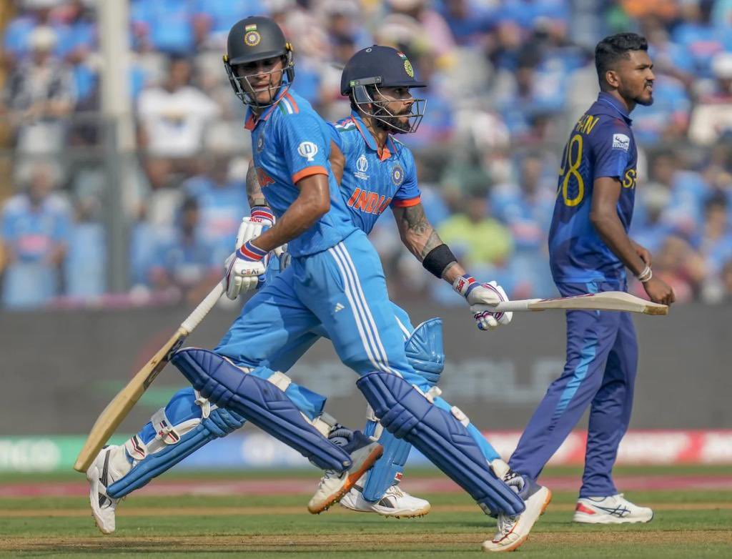 pradeephnath's tweet photo. भारत ने जिस अंदाज में एशिया कप जीता उसी अंदाज में आज विश्व कप में अभूतपूर्व प्रदर्शन कर श्रीलंका को हराकर डंका बजा दिया है।

इस ऐतिहासिक ज���त के लिए सभी खिलाड़ियों एवं क्रिकेट प्रेमियों को भारत के सेमीफाइनल में अपना स्थान सुरक्षित करने हेतु हार्दिक शुभकामनाएं। 

#INDvsSL @BCCI https://t.co/XCNDSsSSdL