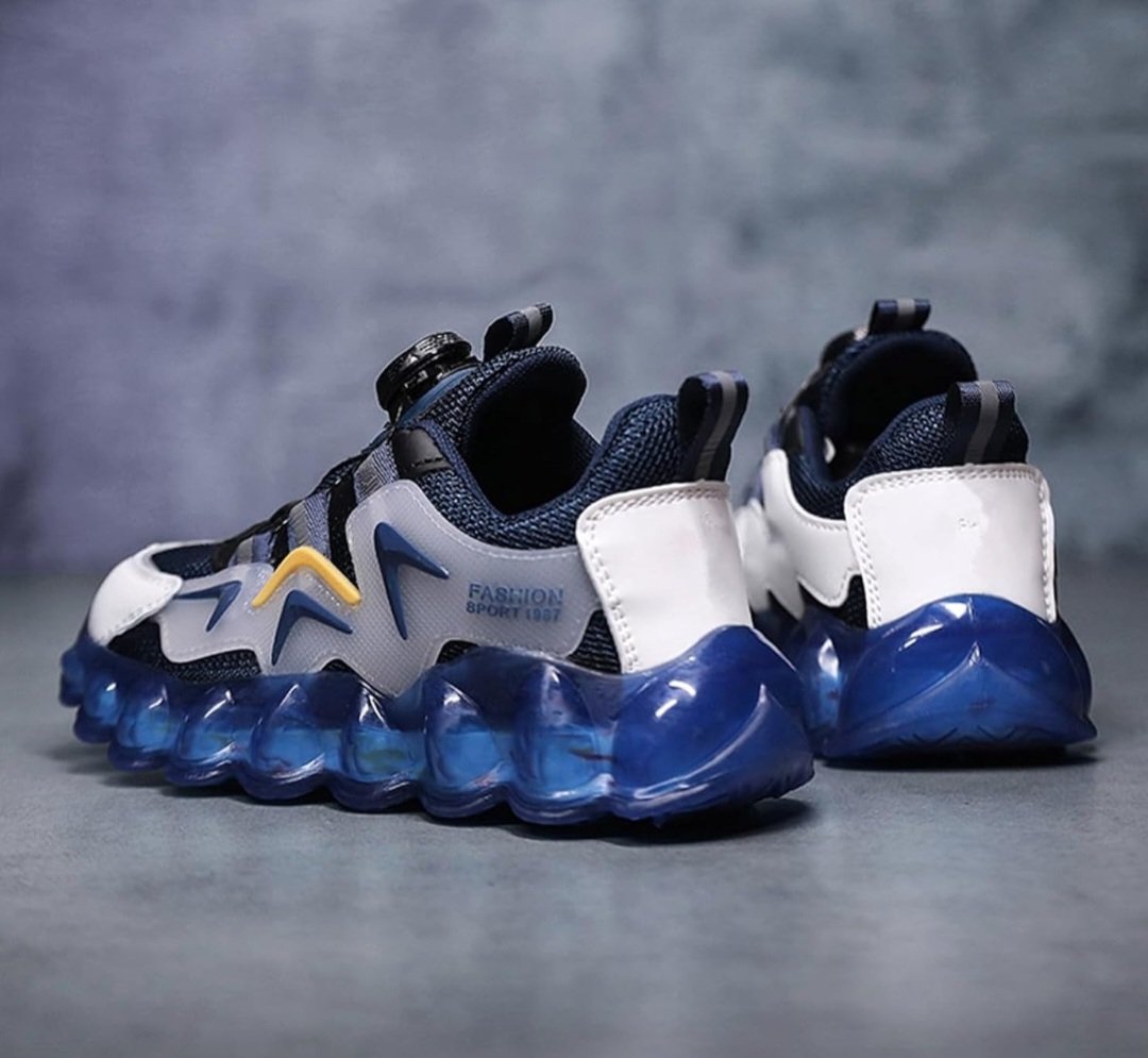 y_nagamori's tweet image. 子供靴なのだがカッコイイ✨