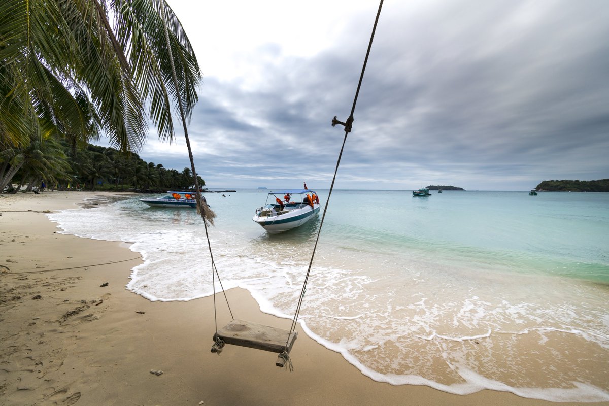 Nature_drift's tweet photo. Beach View 😍📷 
#NaturePhotography #NatureBeauty #naturedrift #morning #duskysky #view #sea #magical #trees #sky #boats #magicalview #beach #beachview       

*Credit to respective owners. https://t.co/whvJxqxp8c