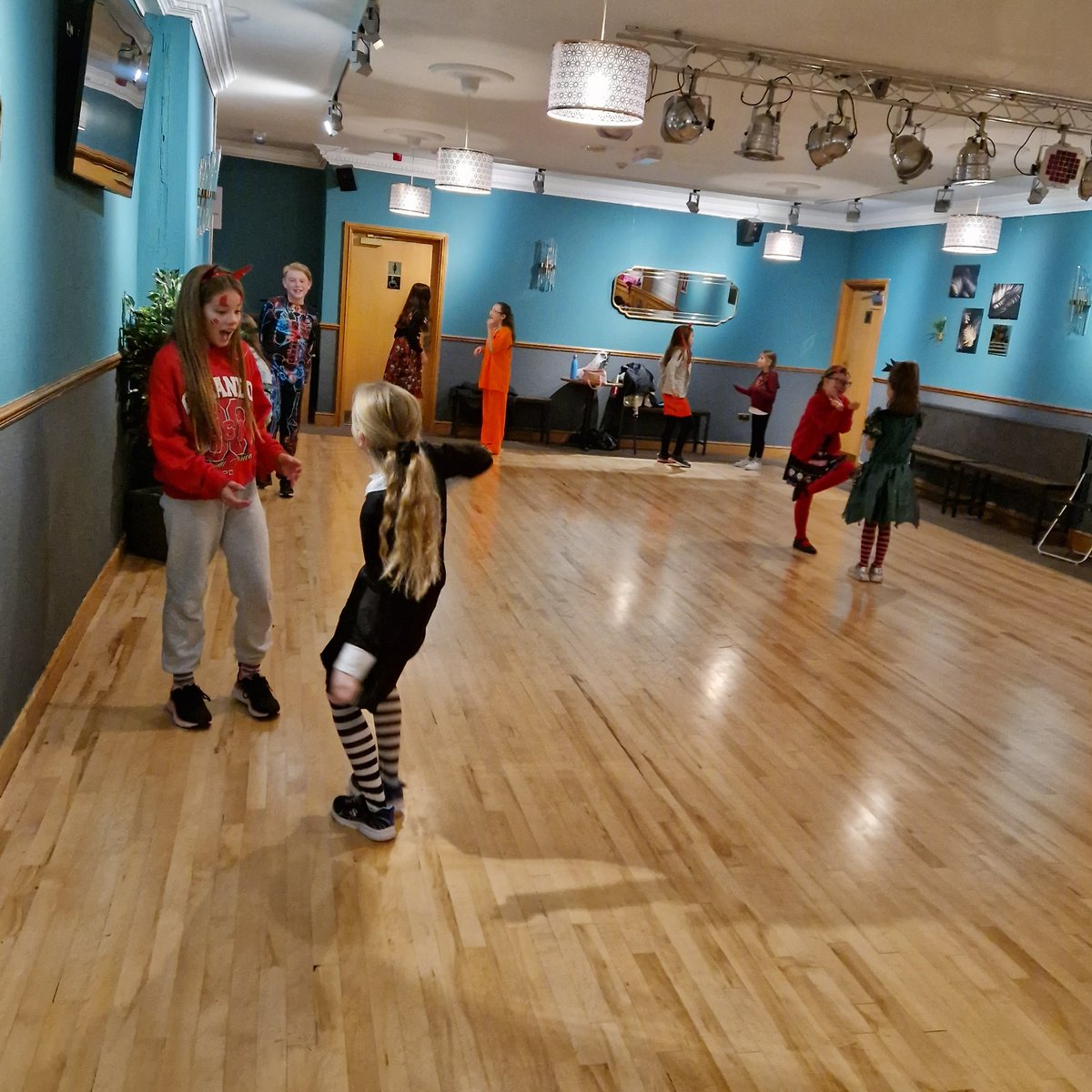 CL_Stars's tweet image. Another fun 2 days at School of Ghoul in Aberdare Coliseum! Great children having lots of fun and meeting new friends 😊 👻 🧙‍♀️ 🪄