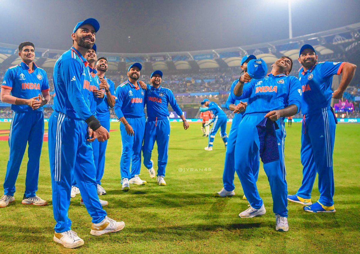 CricCrazyJohns's tweet photo. Indian team is a family. 🇮🇳 https://t.co/DB1xJDbaFC