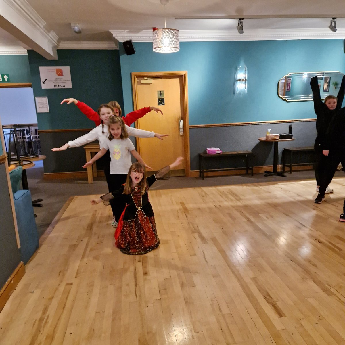 CL_Stars's tweet image. Another fun 2 days at School of Ghoul in Aberdare Coliseum! Great children having lots of fun and meeting new friends 😊 👻 🧙‍♀️ 🪄