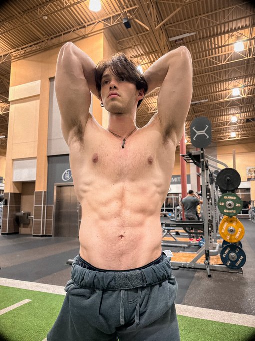 Since you liked the last photo like this so much, here&rsquo;s another https://t.co/cIaQkKVE4R