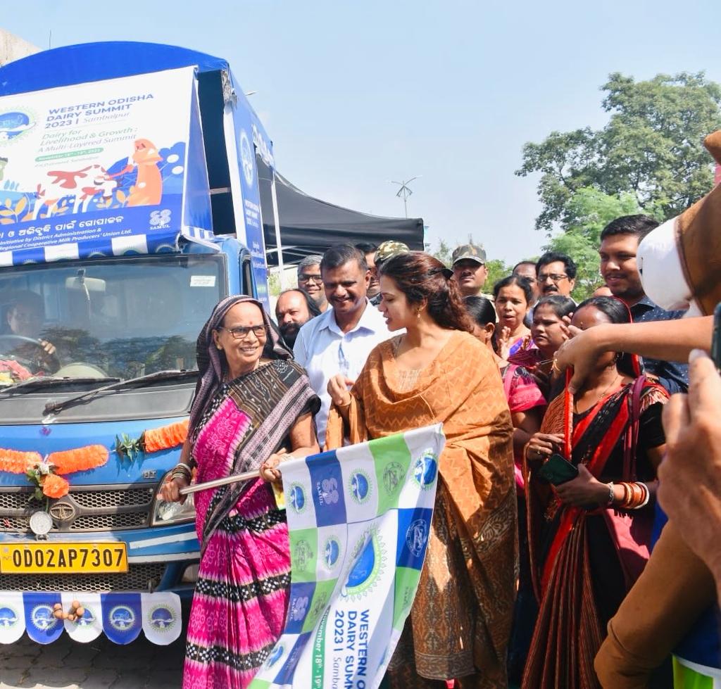 dairysummit2023's tweet photo. In today's Press Conference the
@DmSambalpur,@AnanyaDasIAS
is leading the charge towards a brighter future for dairy sector in the region! 🌟 with #SAMUL
@wods @CMO_Odisha @OdishaCouncil @OMFEDofficial @IPR_Odisha @krushibibhag @airnews_sbp https://t.co/ziIcJaOwnT