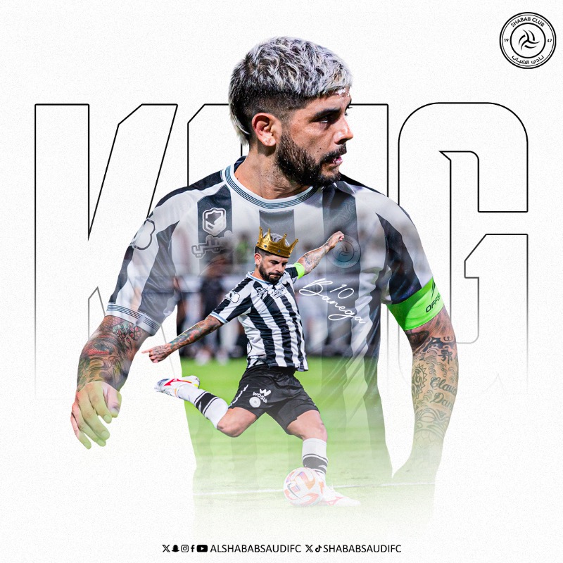 AlShababSaudiFC's tweet photo. الــقــائــد 👑🤍 .. بالمقلم بيلعب