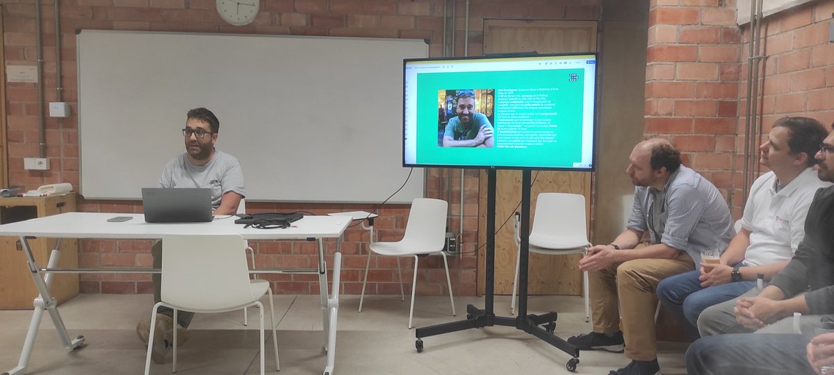 iotbcn's tweet image. Today we have a special #iot meetup with @FlowFuseInc in Barcelona. Now @xavidominguez is presenting how @fablabbcn use Node-RED in education!