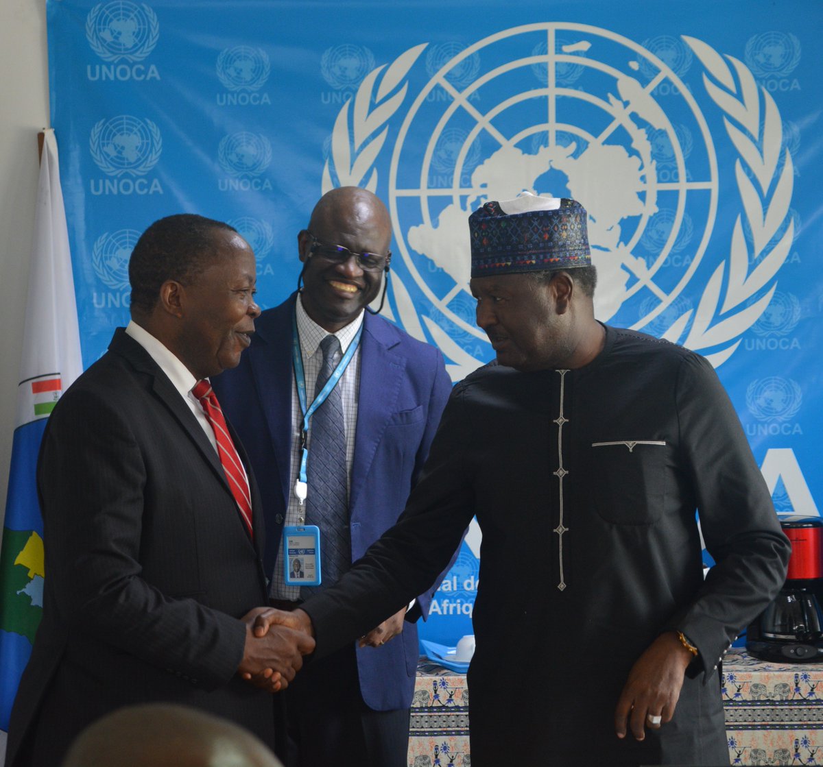 UNOCA_NEWS's tweet photo. Le Représentant spécial #AbdouAbarry a participé au 3e atelier sur le climat, la paix &amp; la sécurité en #Afriquecentrale organisé par le Forum pr la prévention des conflits &amp; la paix (#CPPF), l'@UNOCA_NEWS &amp; la @CEEAC_ECCAS, représentée par Honoré #Tabuna, Commissaire à l'Envt. https://t.co/tLmaZ8LxGc