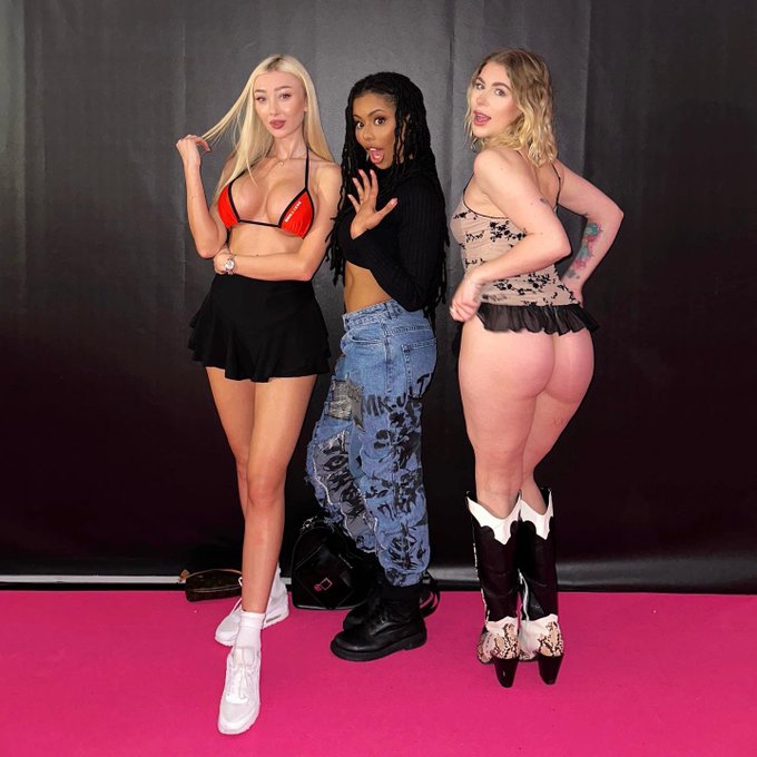 ❤️❤️❤️ @thekiranoir @frrrrantic @Brazzers @venusberlinoff https://t.co/7x4jo3vZEW<a class="tags" href="/tag/thekiranoir">@thekiranoir</a><a class="tags" href="/tag/frrrrantic">@frrrrantic</a><a class="tags" href="/tag/brazzers">@brazzers</a><a class="tags" target="_blank" title="On Twitter" href="/?out=eyJ0eXAiOiJKV1QiLCJhbGciOiJIUzUxMiJ9.eyJpYXQiOjE3MjIyMjQyMDAsImlzcyI6InR3cG9ybnN0YXJzLmNvbSIsIm5iZiI6MTcyMjIyNDIwMCwiZXhwIjoxNzUzNzYwMjAwLCJyZWRpcmVjdF91cmwiOiJodHRwczovL3R3aXR0ZXIuY29tL3ZlbnVzYmVybGlub2ZmIn0.-6fniPSYsQfXFl42wiYfGdYKciyFoS_gJStfB3cCLOWJBf5VLzjKsdnVzwE1VNnuAJOLKw_tGfcNS7ADo2shVA">@venusberlinoff</a><a href="/tag/findom"class="tags"><span>#findom</span></a><a href="/tag/paypig"class="tags"><span>#paypig</span></a><a href="/tag/humanatm"class="tags"><span>#humanatm</span></a>