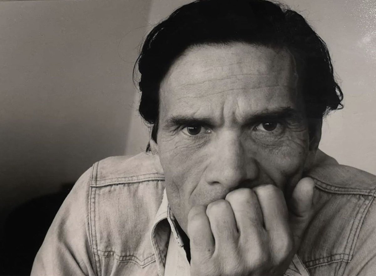 “Il coraggio intellettuale della verità e la pratica politica sono due cose inconciliabili in Italia” Il #2novembre 1975 veniva assassinato #PierPaoloPasolini: poeta, scrittore, regista, sceneggiatore, attore e drammaturgo. Tra i più grandi intellettuali del '900. #Pasolini #PPP