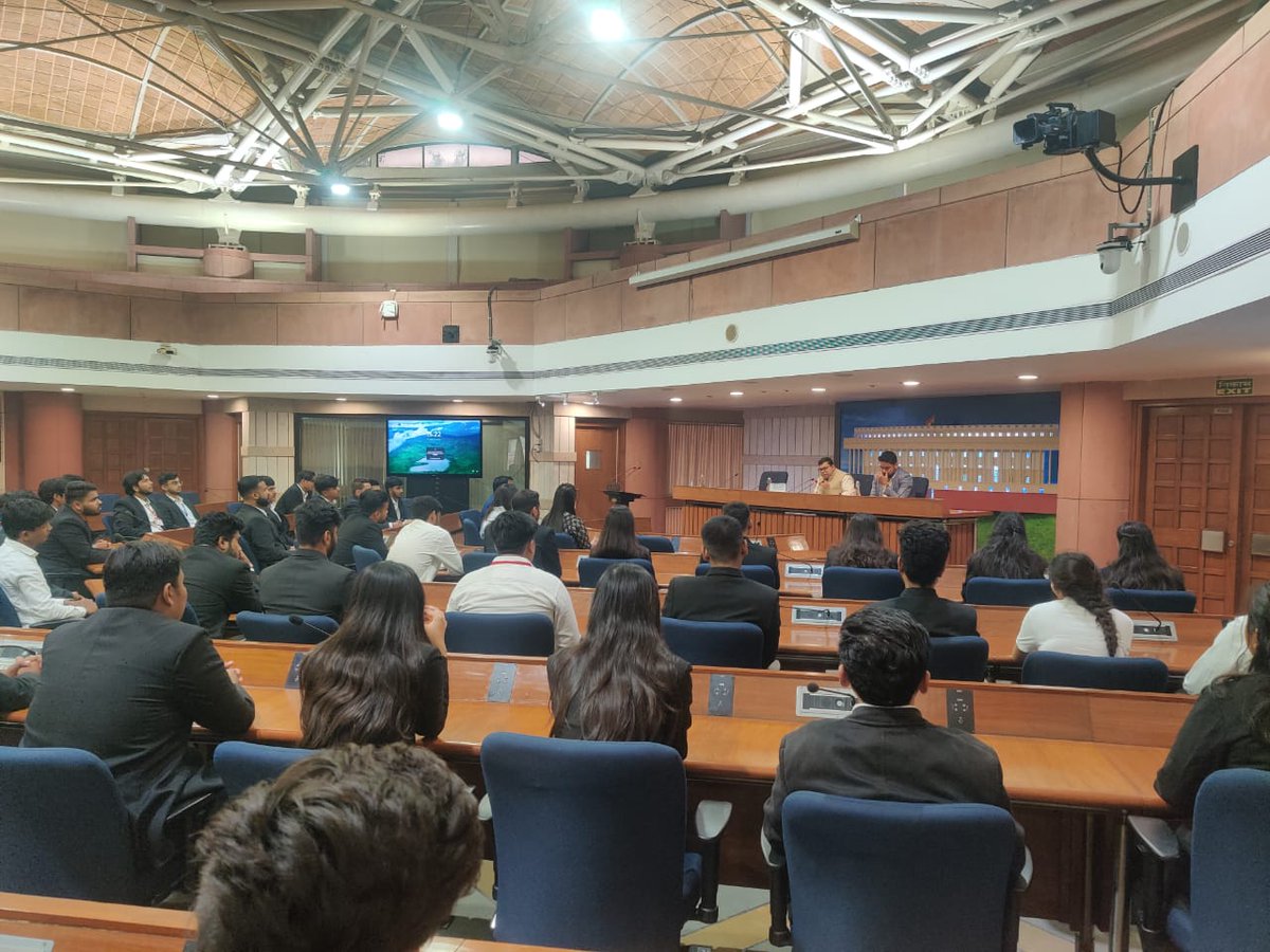 LokSabha_PRIDE's tweet photo. Exploring the Democratic Landscape🏛️
A group of Students🧑🎓 accompanied by Faculty from Dept. of Legal Studies, #LCIT College of Commerce & Science, Bilaspur, #Chhattisgarh embarked on an enlightening study📚 visit to #ParliamentHouse today!
#StudentvisitToPH
#YouthEngagement https://t.co/NJcavWNnIG