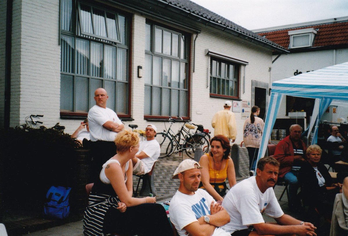 25 jaar en 25 kilo geleden. #4Daagse 1998 😂 Café Post Groesbeek!