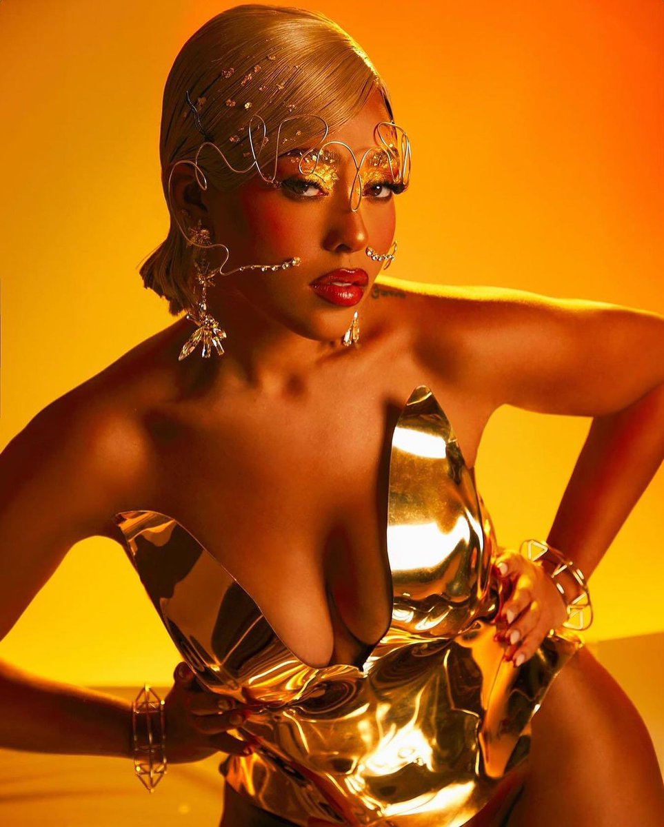 JORDYN WOODS 
wearing Rinaldy Yunardi mask on Halloween