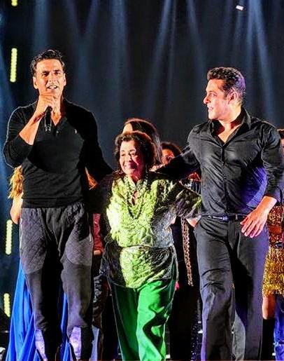 Unseen photos of #AkshayKumar with #SalmanKhan and #ManieshPaul from the Da-Bangg Tour in Hong Kong!♥️♥️♥️