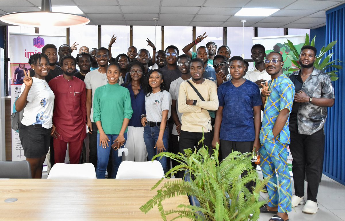ARVRAfrica's tweet photo. #throwbackthursday to our October meetup at ALX Ng &amp; #UnrealEngine Part 2 masterclass.

We will be Live at TikTok’s #LevelUpAfrica NG event tomorrow. It’s invite-only, but if you are in SA, NG or an EffectHouse creator in Kenya, join the #EffectHouseCreator SSA Challenge 👇🏽👇🏽👇🏽 https://t.co/yVx2FvX5YX