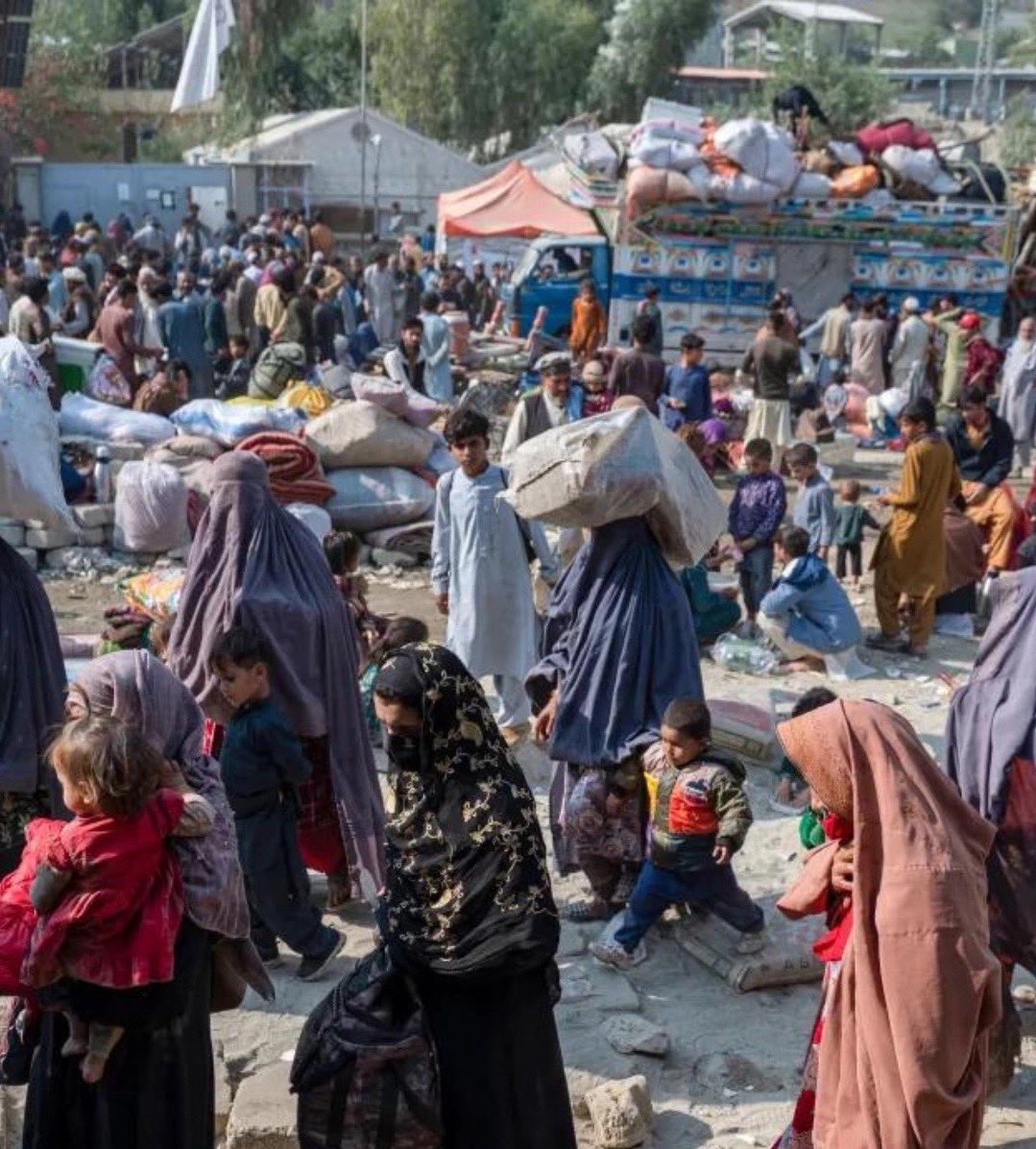 Zeenat_e_Bahar's tweet photo. If a western nation was doing this, us bleeding hearts would screaming ourselves hoarse at the injustice of this shit. We’re sending them back to the taliban, we’re sending them back after generations of their families have known &amp; loved nothing but Pakistan 🇵🇰.
 #AfghanRefugees https://t.co/WFqQnQ1PI4