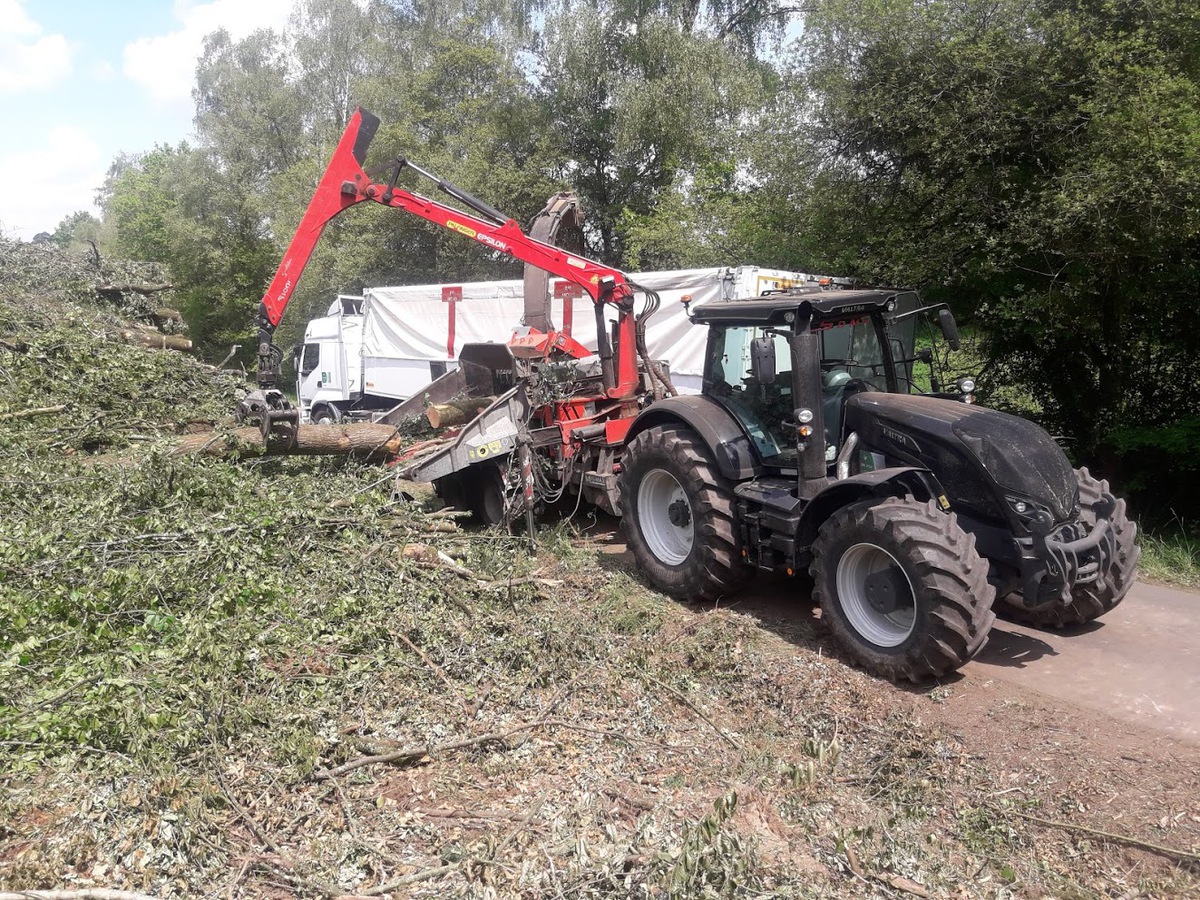[À LA UNE]

Tempête Ciaran : Spie batignolles mobilisé ! 🌪🌊

Les équipes de Spie batignolles paysage sont sur le pont pour réparer les dégâts causés par la tempête Ciaran depuis cette nuit. 👷‍♀️👷‍♂️

Courage à toutes et tous 💪