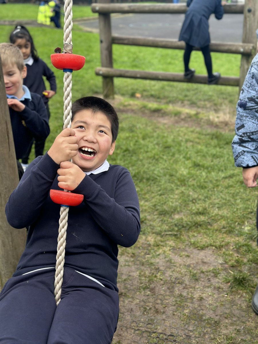 Mrs_EThomson's tweet photo. We always have the best fun when @PEEK_project_ join us in the playground! Plenty of smiles and laughter at lunchtime with lots of great turn taking! 🤩@JenniferMPEEK @LangfauldsPS https://t.co/lOlQdvDD1w