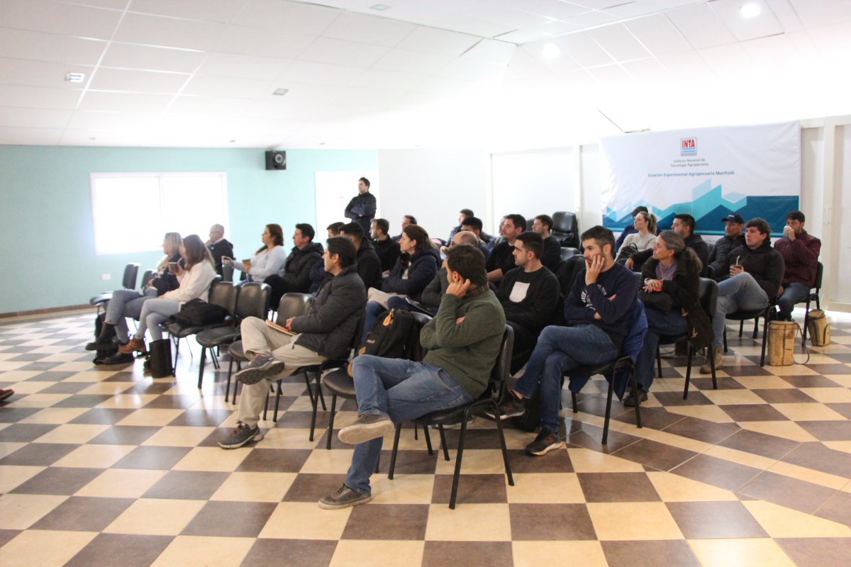 #HOY | Herramientas digitales a campo 🌱🚜📲

Con la participación de profesionales y asesores, se desarrolló la jornada práctica sobre aplicación de herramientas digitales a #campo, en la Experimental #INTAManfredi

✅ La capacitación fue organizada entre #INTA y el <a href="/CiapcCba/">Colegio de Ingenieros Agrónomos de Córdoba CIAPC</a>
