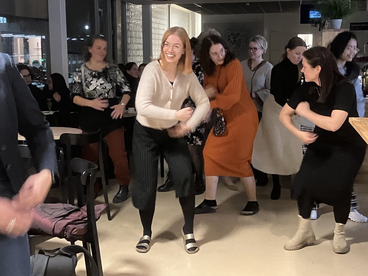 utueducation's tweet photo. #EduFall on riemua. Puuha-Pirkko haastoi osallistujat afrikkalaisiin tansseihin. https://t.co/peZ8JbSdcD