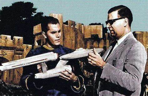 DerrickDodgson's tweet photo. @GRABishop @StarTrek @iDuchaine @wrbjacaaprez @John_YYZ @smithsonian A fair assumption, and the electrically lit 11-footer was more extensively used through seasons 1 and 2, but the 33" was made first, used for the original pilot and opening credits shots, and made re-appearances in season 3 (presumably after budget cuts affecting the 11-footer). https://t.co/ni54PH11vn