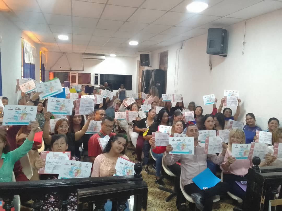 📢#EsNoticia|| IDENNA desde el Edo. Lara, junto al CMDNNA de Jiménez, entregó certificados a  72 participantes del Diplomado de Derechos Humanos, LOPNNA, Apego y Crianza  Positiva en la alcaldía Juan Bautista Rodríguez Bolívar.

 #ElEsequiboEs5vecesSí