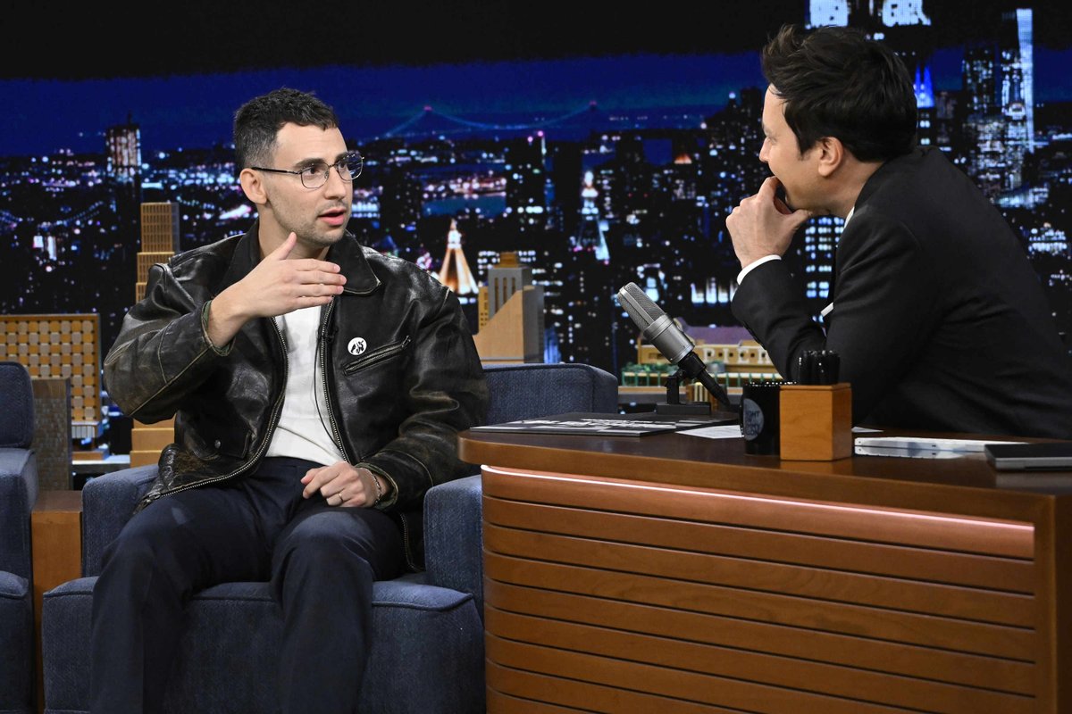 bleachersmusic's tweet photo. the only live performance of ‘modern girl’ that exists – won’t be able to say that for long. last night on @fallontonight https://t.co/lZjtxs9KSm
