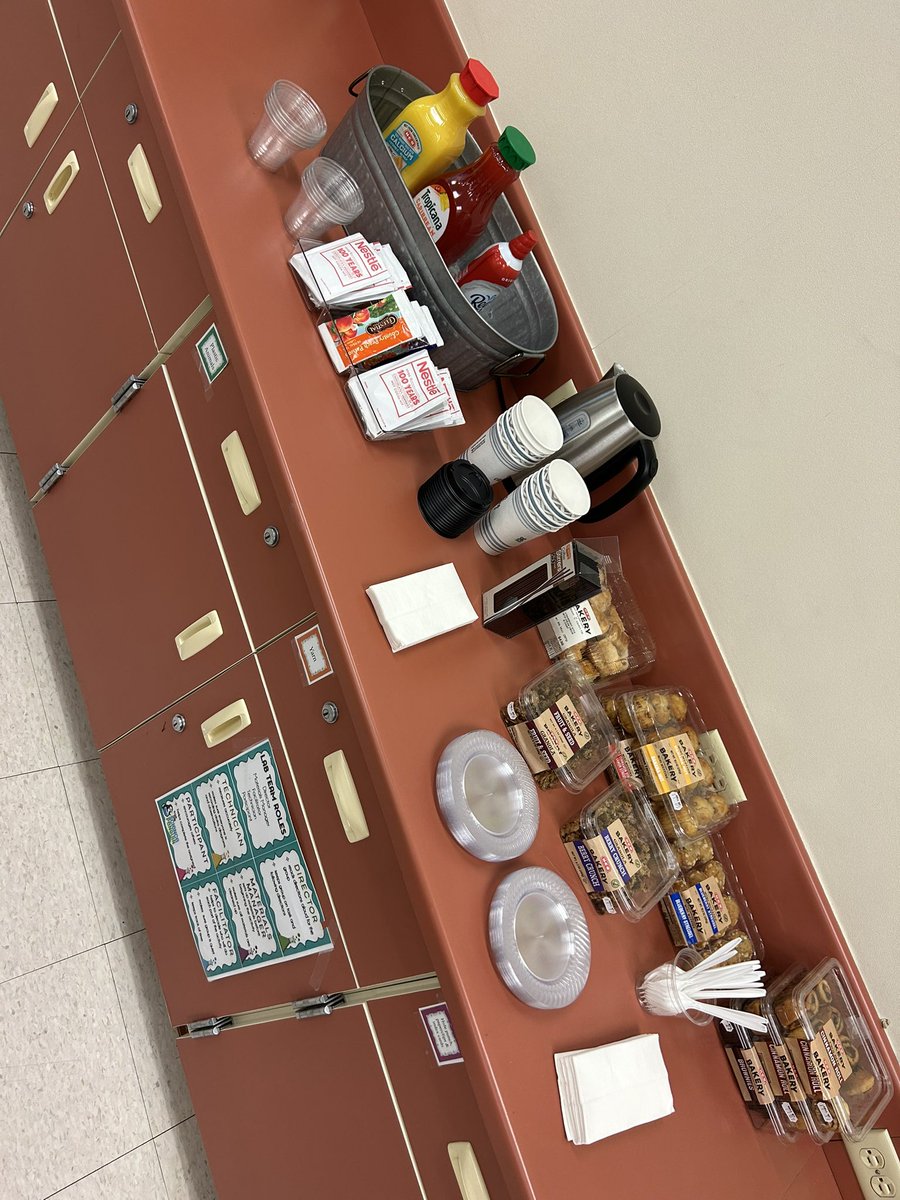 Hot cocoa and breakfast treats for our morning Science planning🥰🤗 thank you @MrsWilliams_19 ❤️
