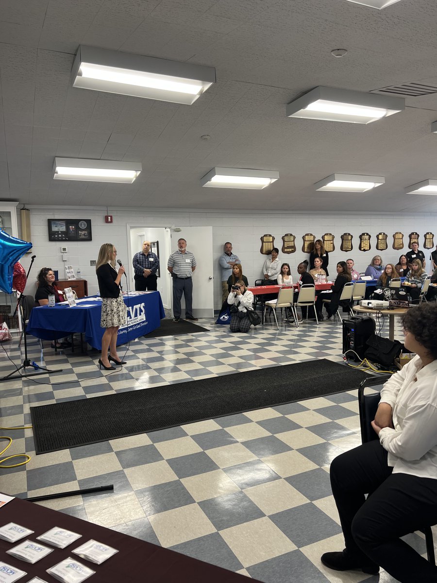 ocvtsemployment's tweet photo. Last week OCVTS in collaboration with IBEW Local 400, Professional Women in Construction, and Monmouth County Vocational School District hosted a nontraditional networking event for females in construction trades. Over 40 female students in construction related programs attended! https://t.co/hS0zUPnLRW