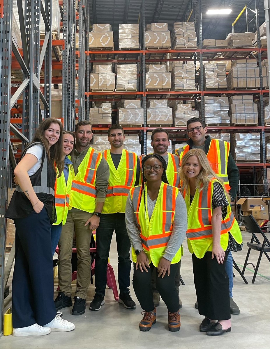 Great morning with the <a href="/TwoBoxes_/">Two Boxes</a> team at <a href="/gobolt_/">GoBolt (Formerly Bolt Logistics)</a>'s YYZ5 facility. Who knew returns could be so exciting? 📦♻️