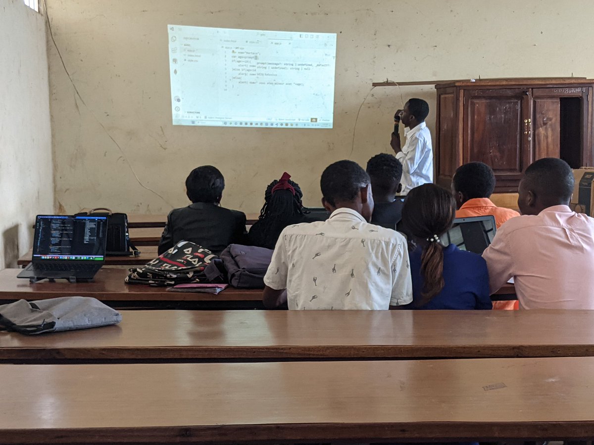felicienmukamb's tweet photo. Onboarding in JavaScript programming
#Geektutor https://t.co/QmOv3YbXLR