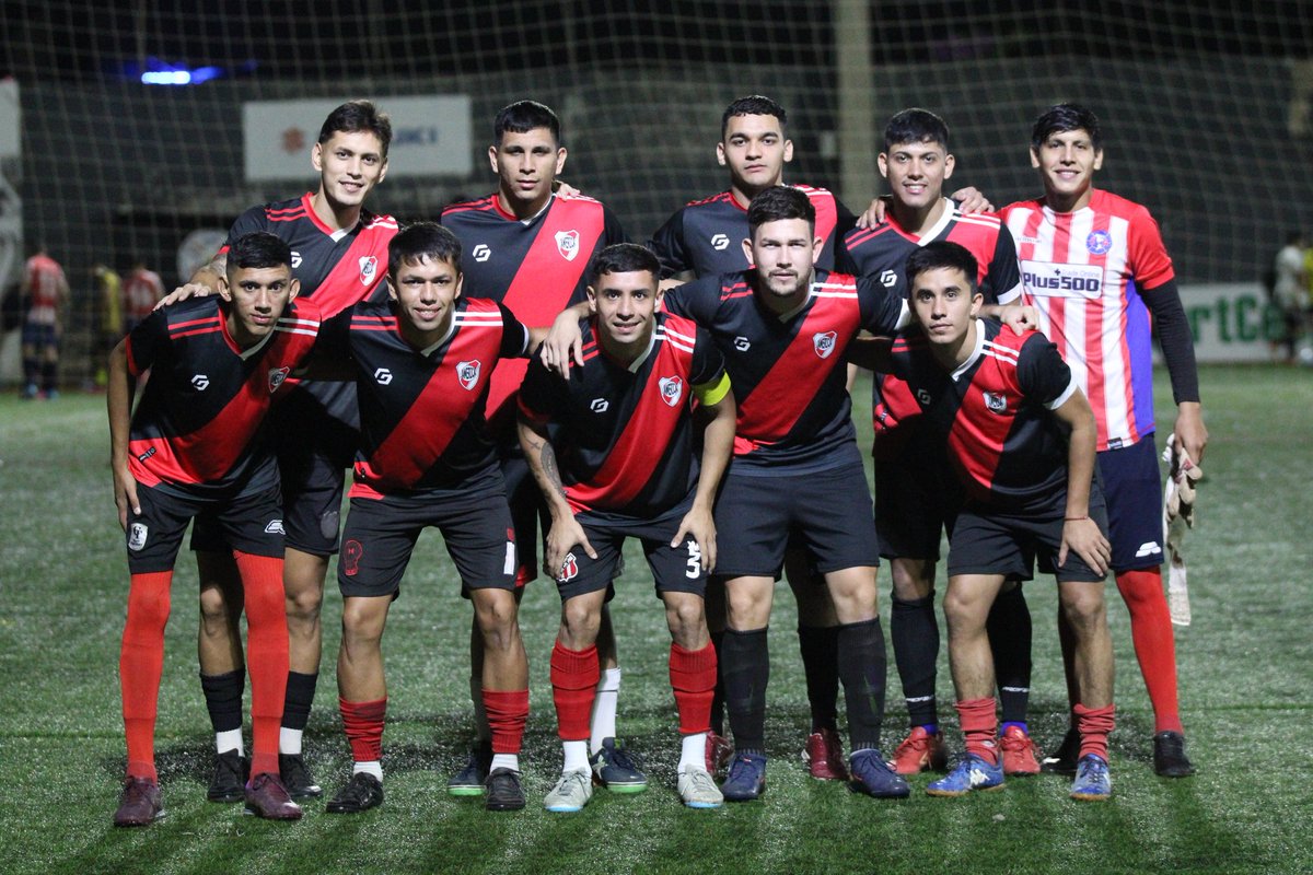 IMPERIX GANA, GUSTA Y GOLEA🔵🔴
A un paso de estar entre los 8 mejores de la <a href="/ligadetuiteros_/">Más Liga</a> 👊🏼