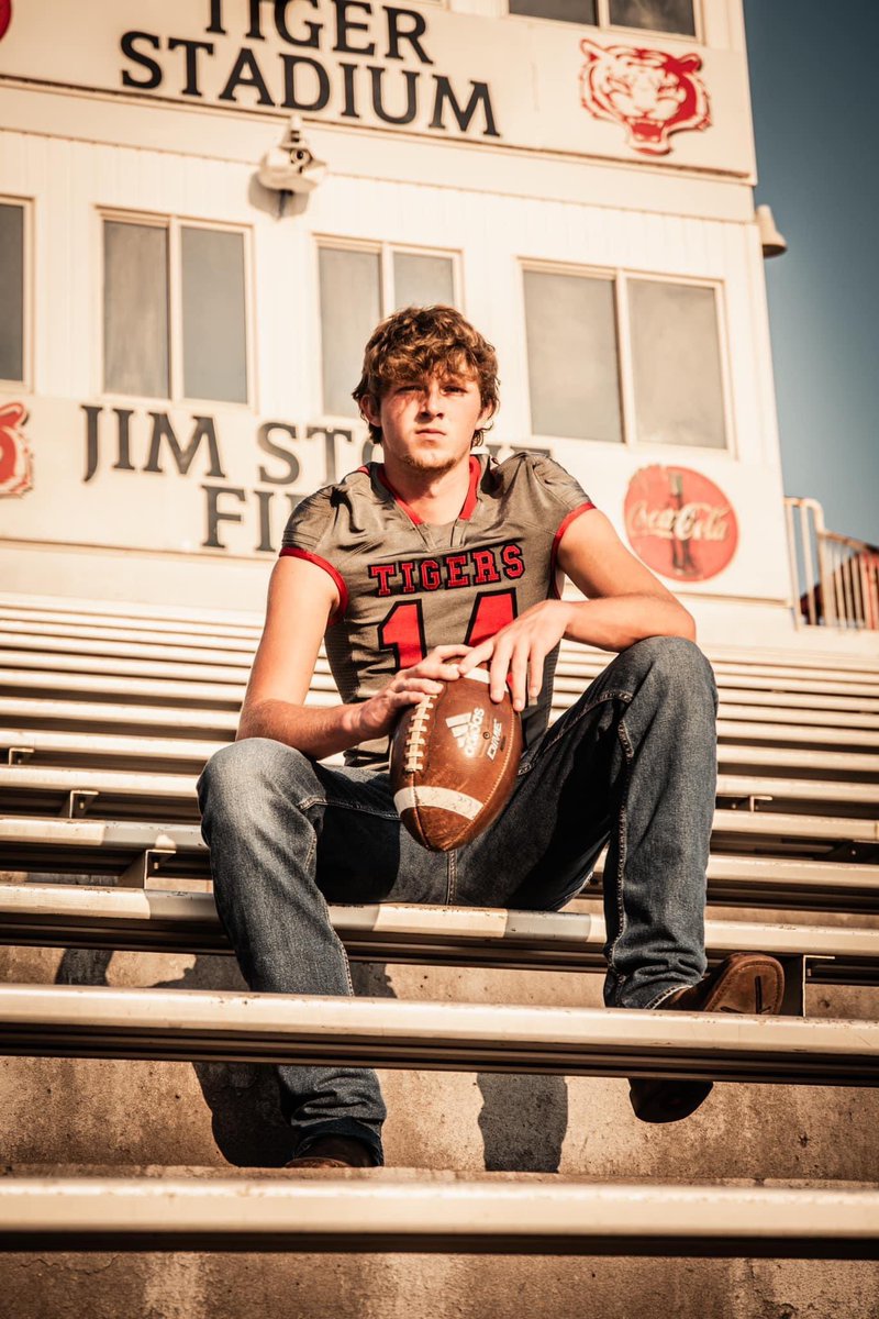 LHS_TigersFball's tweet photo. Congrats to @Logan_Lewis14 for being named Kicker of the Year semi-finalists for the Mr. Football Award!! #GBR https://t.co/SS4u0o1aRg