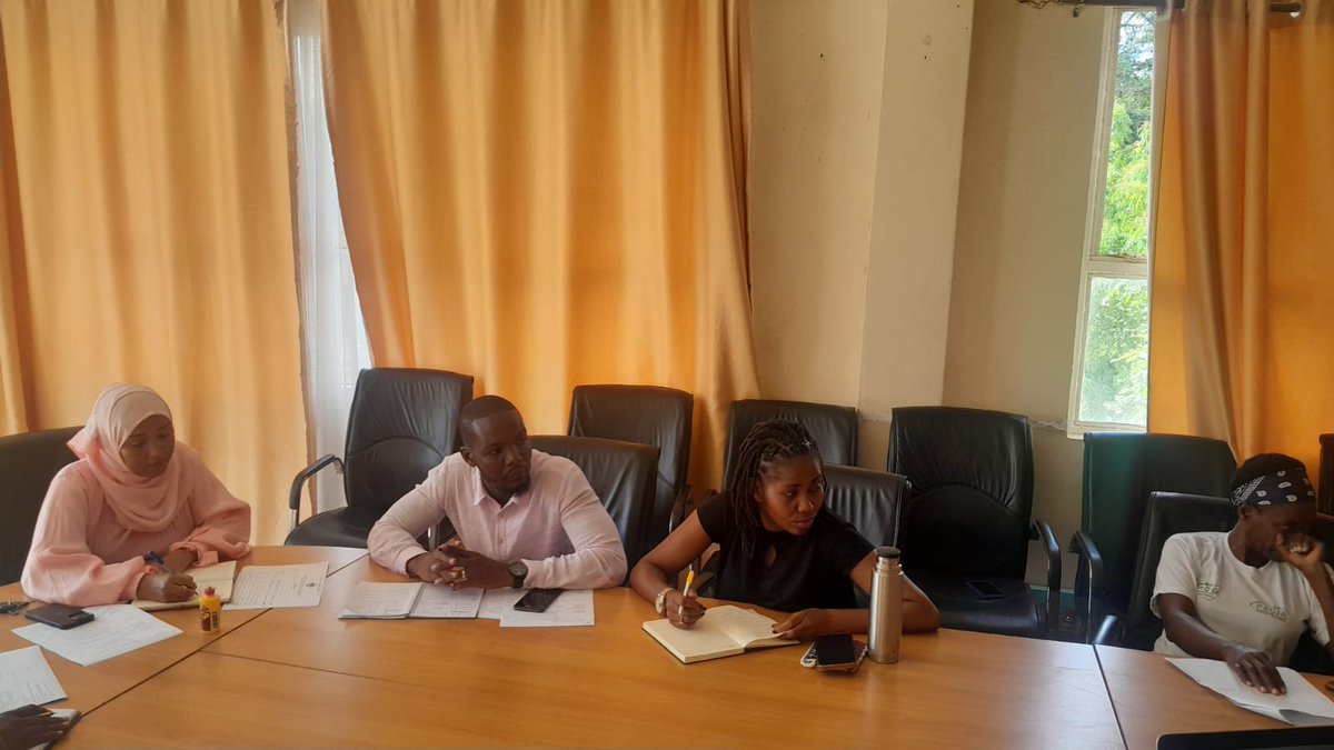KilifiE19344's tweet photo. A consultative departmental meeting was convened with all of the subcounty environmental officers, the administrator, HR, and the geologist by the chief officer for environment, Madam Zamzam Ali, and the director of environment, Mr. Jimmy Yaa. https://t.co/8DbBUcMs1T