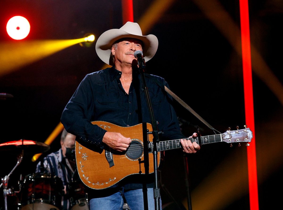 OfficialJackson's tweet photo. Raise your hand if you're #ChasinThatNeonRainbow and living that honky-tonk dream! 🤠 #TBT https://t.co/voelOgdnD1