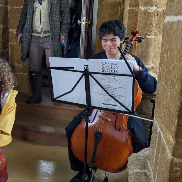LandmarkEngage1's tweet photo. Young cellist, Alejandro gave open day visitors to Gothic Temple a musical treat last weekend, with classical and popular music echoing around the circular gallery - thank you Alejandro! 🎶🎻 
#LandmarkOpenDays @NTStowe https://t.co/8aCTDkOyv1