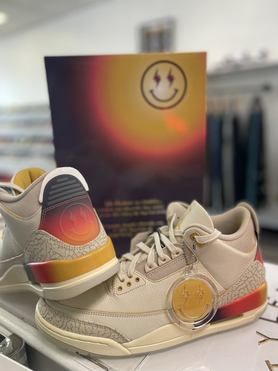 RitzyStylez's tweet photo. J Balvin x Jordan 3 Medellin Sunset https://t.co/dZaEitDRSh