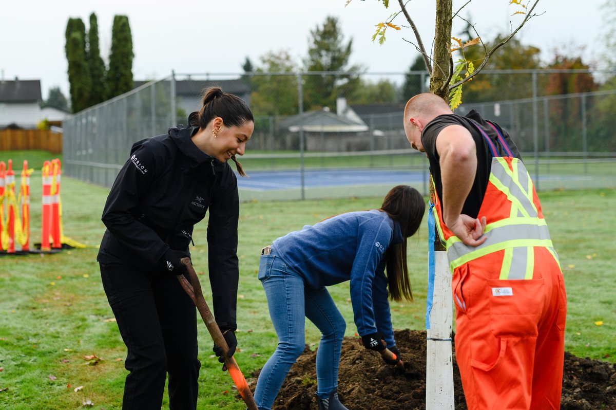 LangleyCity_'s tweet photo. On Oct 17, we received a generous donation from #OrionConstruction of 6 mature trees, which they planted with the help of City Staff at Nicholas Park connected through @TreeCanada. π³π²
Thank you to the team members at Orion Construction for their generosity!
#ThePlaceToBe https://t.co/i1EAhUFGrP