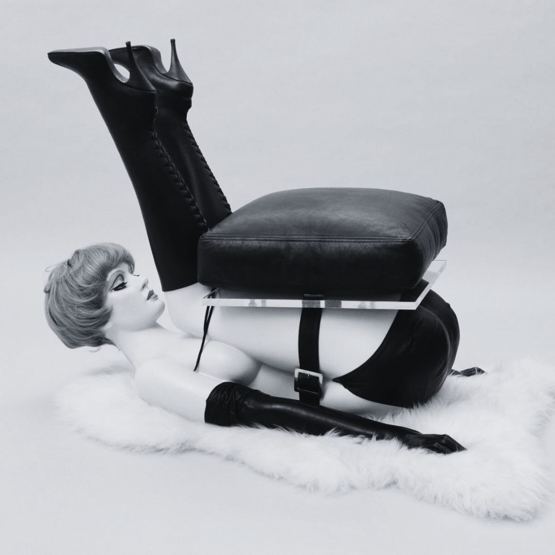 MalinsPlaisirs's tweet photo. 'Chair', Allen Jones, 1969

#malinsplaisirs #eroticart #fetishart #forniphilia #humanfurniture https://t.co/zVdCeG7yki