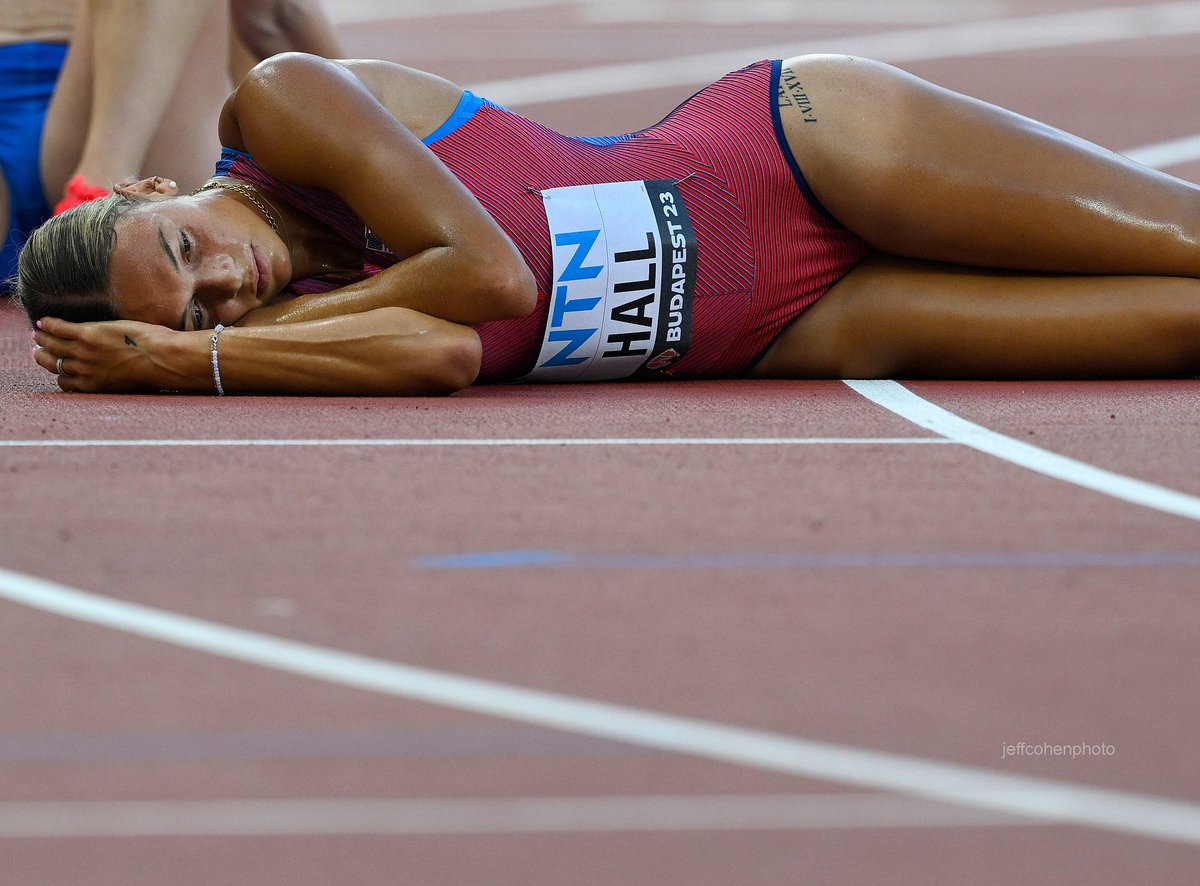Anna Hall, USA. Exhausted, in the ground immediate after finishing the final event in the heptathlon, 800m, catches her breath and reflects on her second world championship medal. 🥈 . @annaahalll Budapest 23 📸@jeffcohenphoto