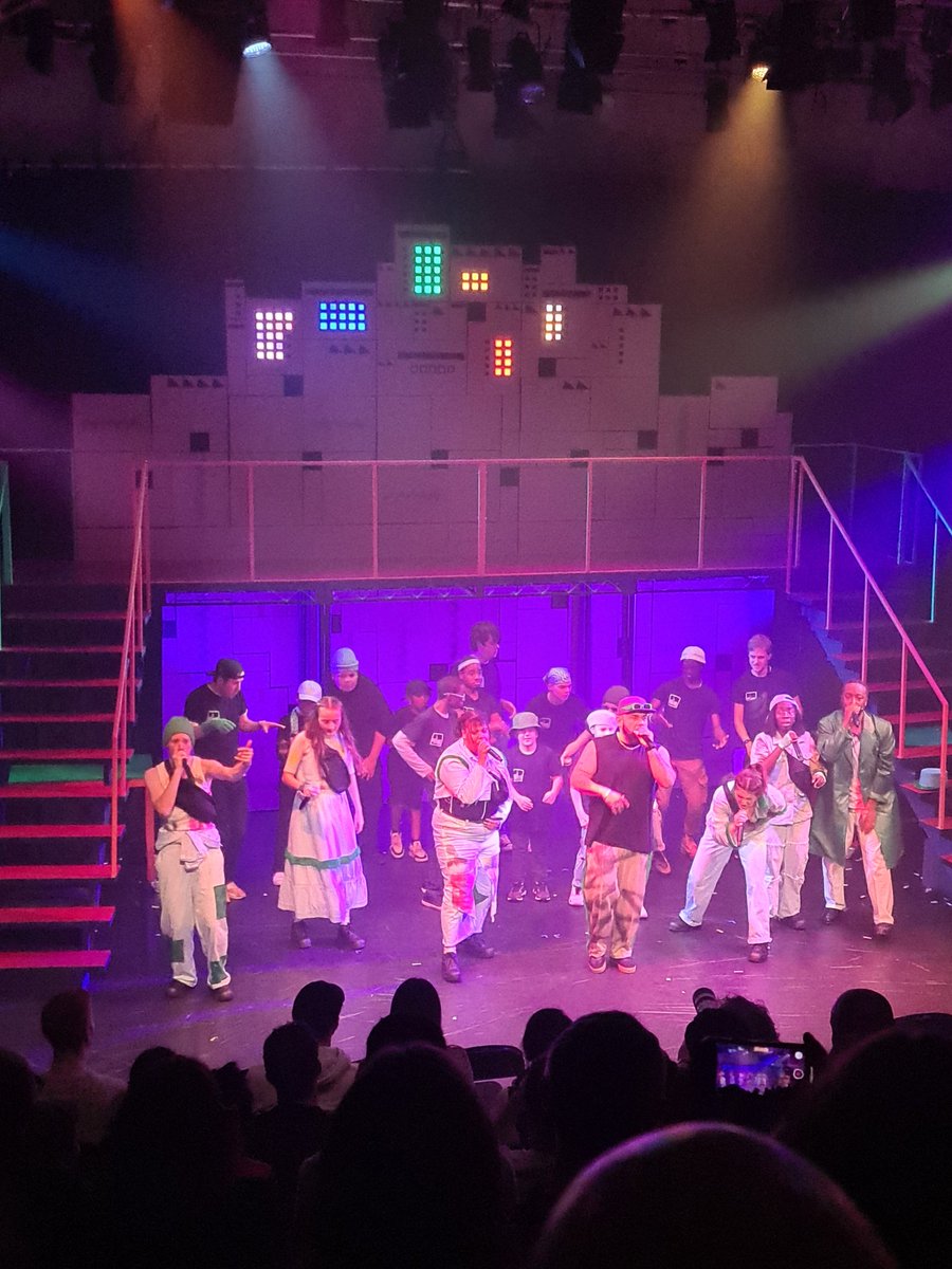 TardisType40's tweet photo. Luckily managed to nab a ticket to see Pied Piper at @battersea_arts. The shows sold out quickly and for good reason!
Fantastic, interactive, family fun and just as much of an auditory delight as the Beatbox Academy's previous show Frankenstein was. #kidsup #ratsdown #paythepiper https://t.co/a0qRZvhFus